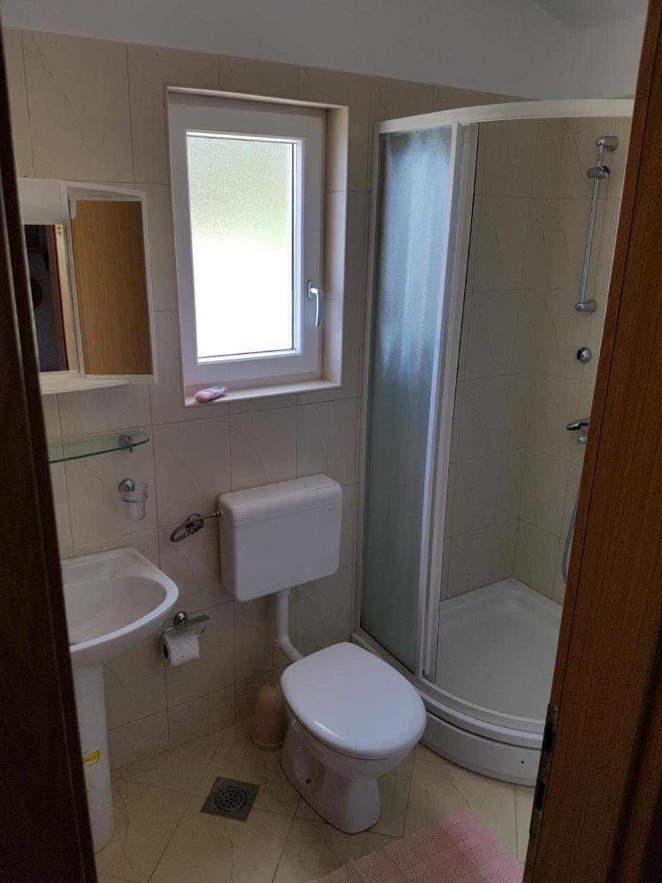 Apartmani Jereb ドラスニセ エクステリア 写真